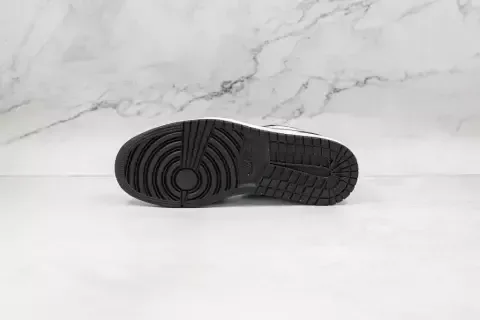 Tênis Air Jordan 1 Low - Black Medium Grey