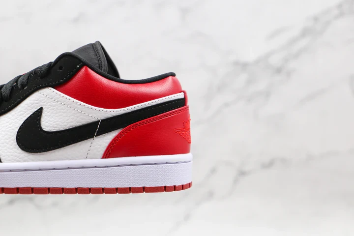 Tênis Air Jordan 1 Low - Black Toe