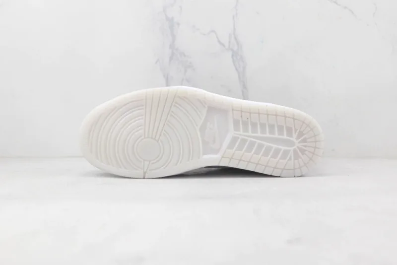 Tênis Air Jordan 1 Low - Black White Diamond