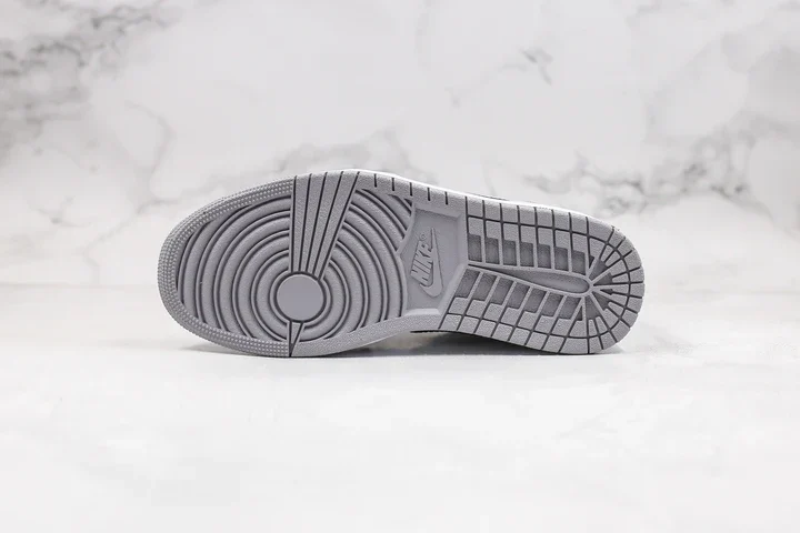 Tênis Air Jordan 1 Low - Light Smoke Grey