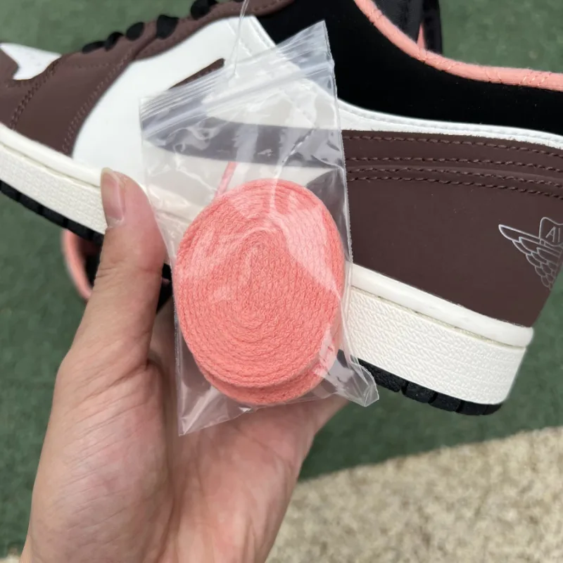 Tênis Air Jordan 1 Low - Mocha