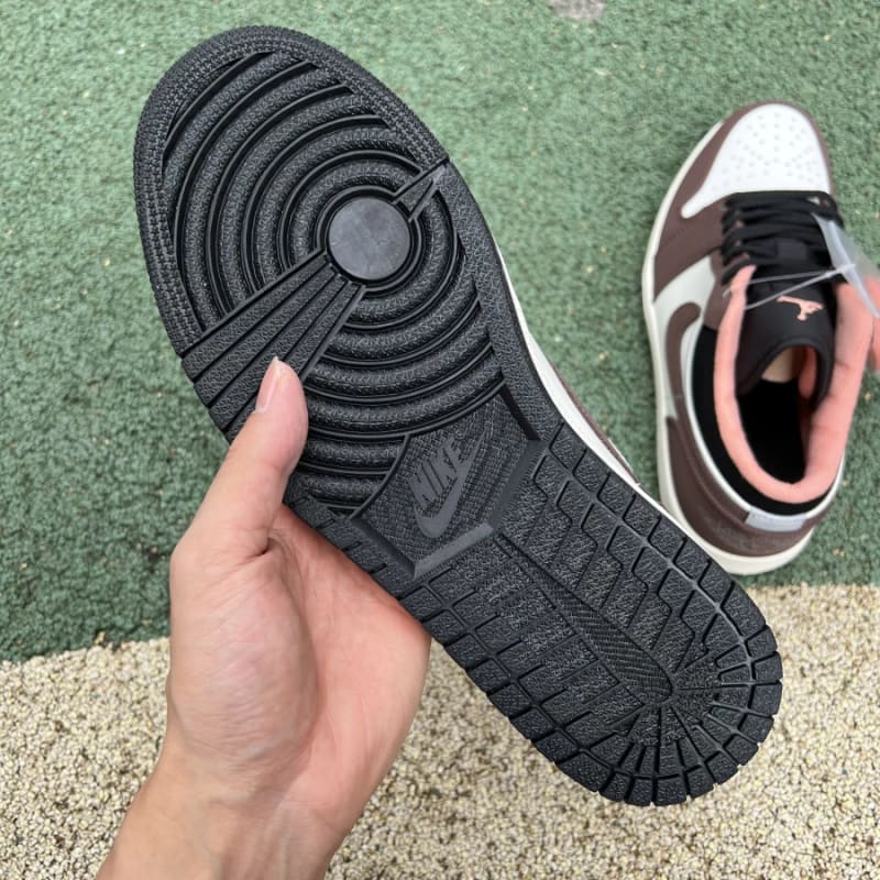 Tênis Air Jordan 1 Low - Mocha