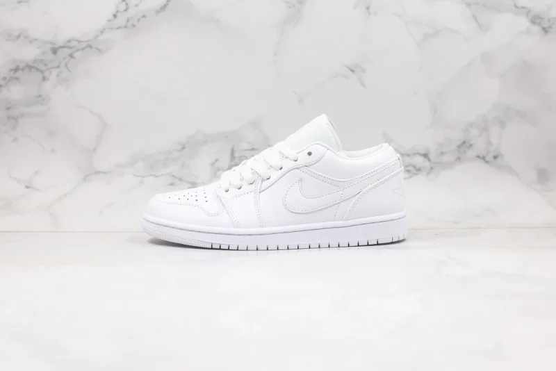 Tênis Air Jordan 1 Low - Triple White