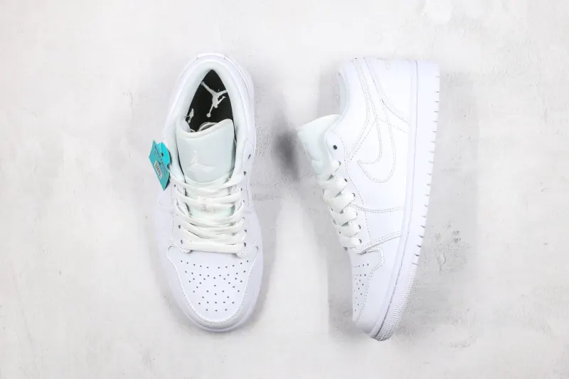 Tênis Air Jordan 1 Low - Triple White