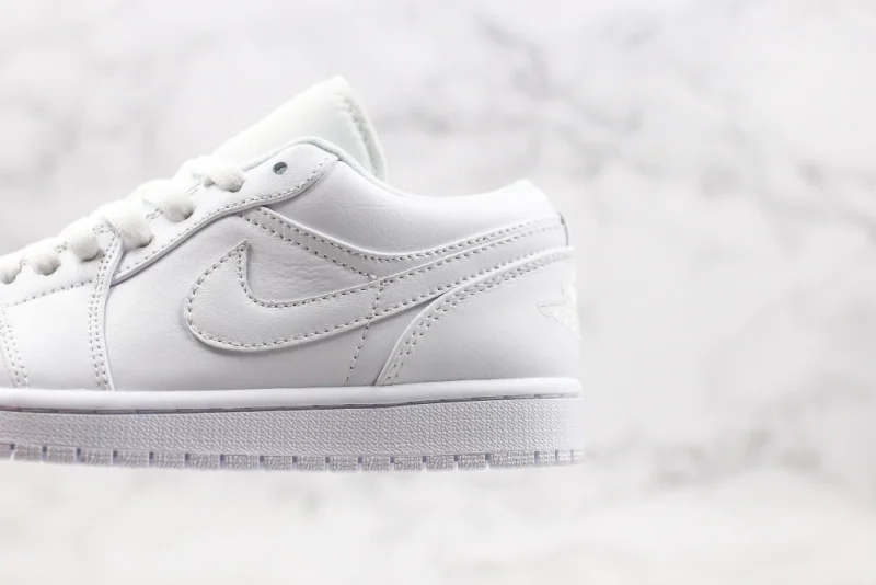 Tênis Air Jordan 1 Low - Triple White