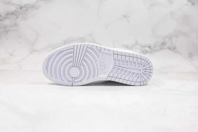 Tênis Air Jordan 1 Low - Triple White