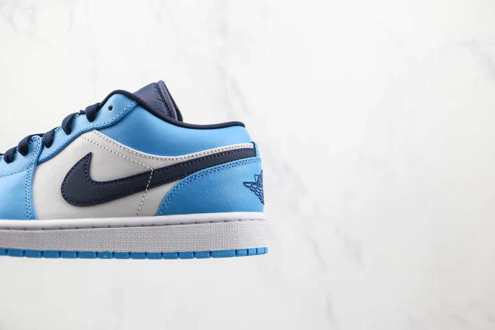 Tênis Air Jordan 1 Low - UNC