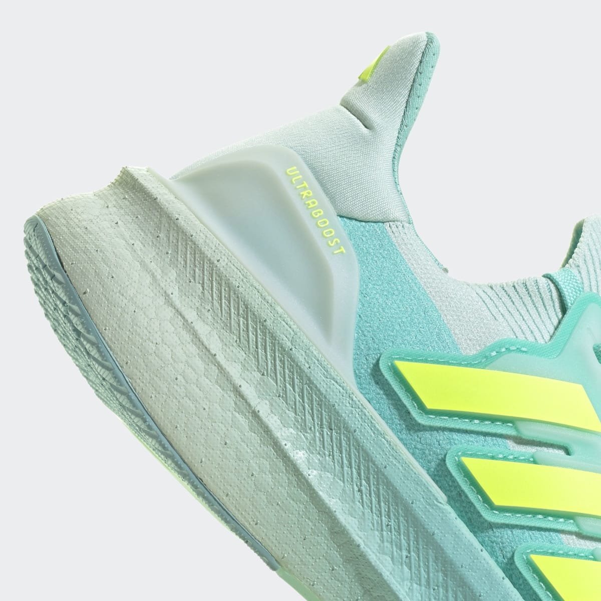 Tênis Adidas Ultraboost 5 Feminino - Azul Turquesa