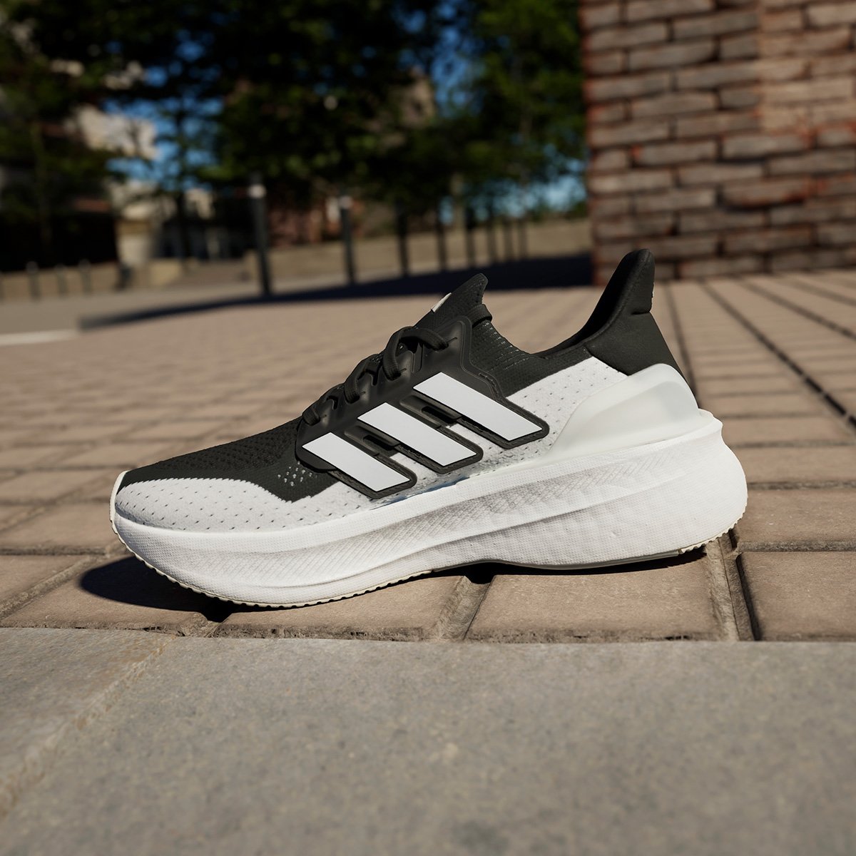 Tênis Adidas Ultraboost 5 Feminino - Preto | Branco