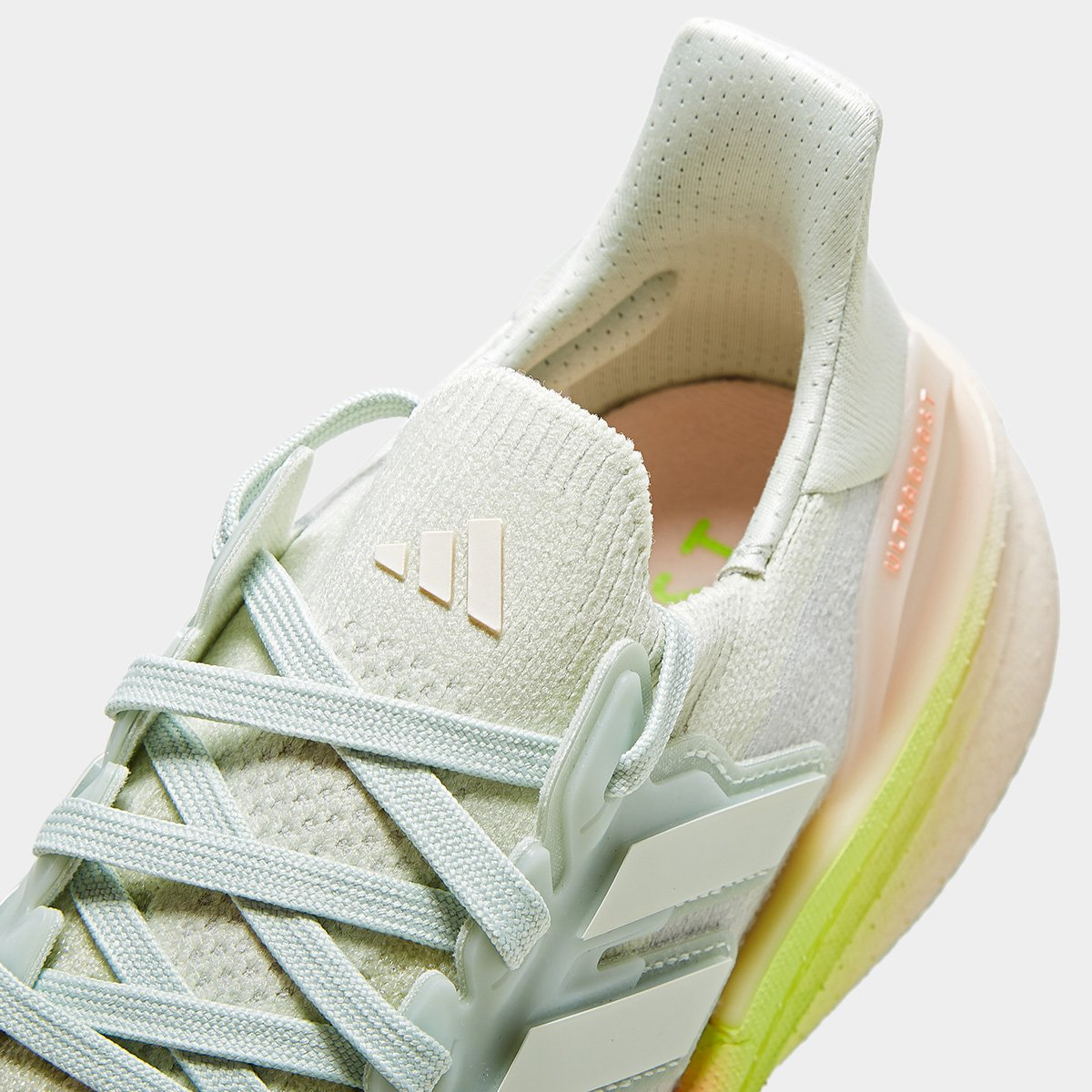 Tênis Adidas Ultraboost 5 Feminino - Verde claro