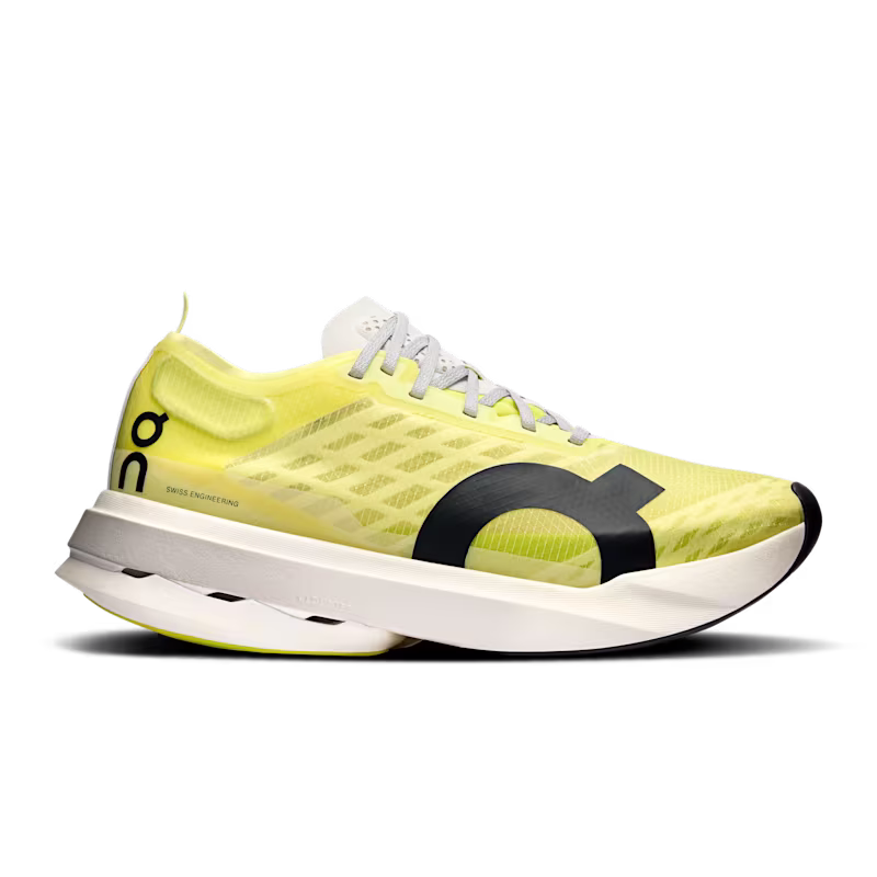 Tênis ON Cloudboom Strike Feminino - Limelight  |  Wolf