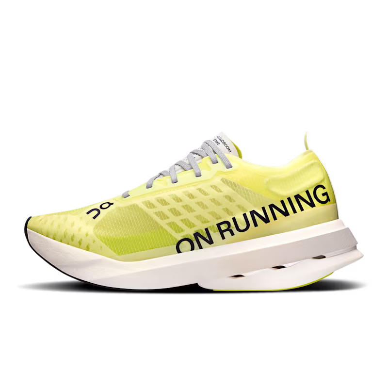 Tênis ON Cloudboom Strike Feminino - Limelight  |  Wolf